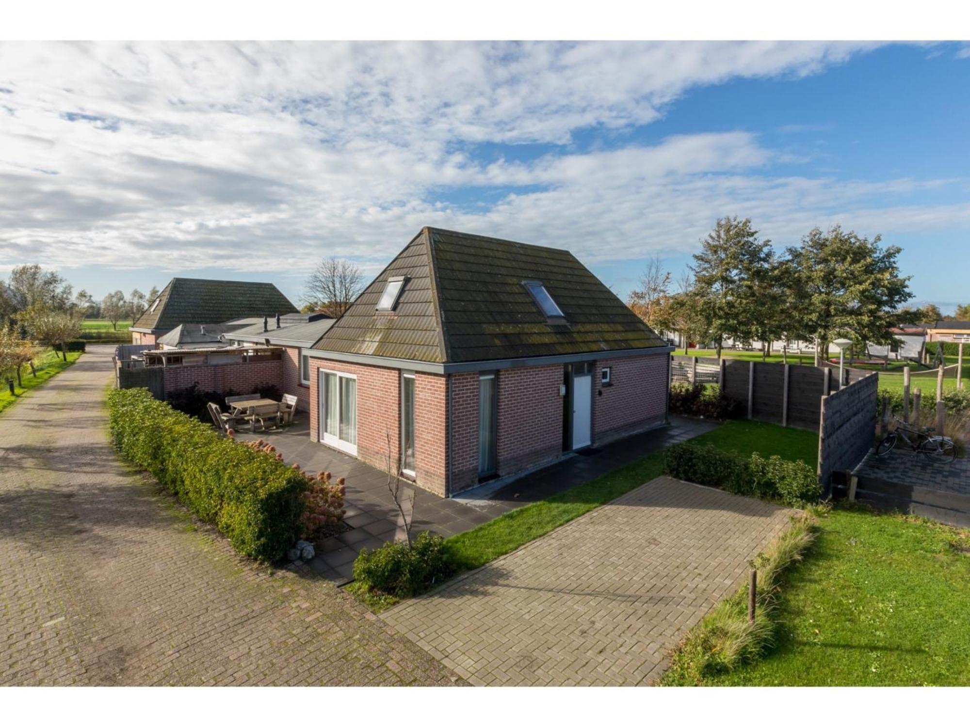 Family House On A Small Park With A Large Playing Field Serooskerke  Exterior photo